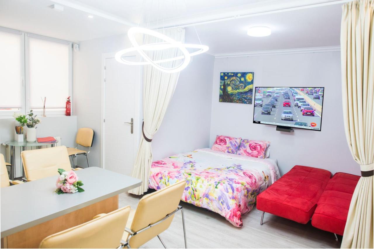 Camp Nou, Europa Fira - modern two-bedroom apartment L'Hospitalet de Llobregat Exterior foto